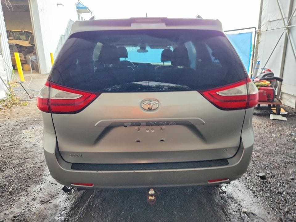 2019 TOYOTA SIENNA LE 6
