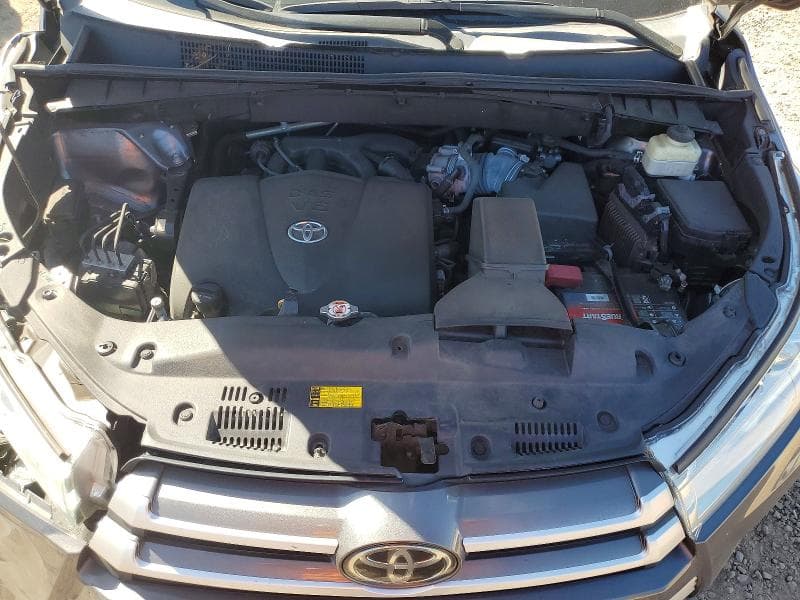 2017 TOYOTA HIGHLANDER LE 12