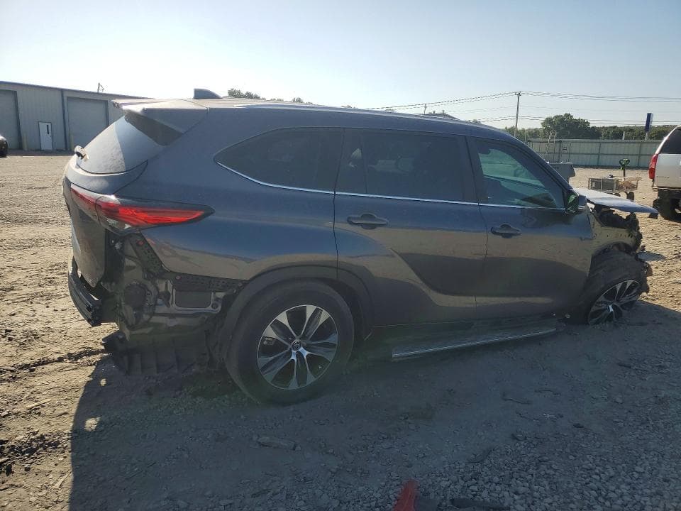 2023 TOYOTA HIGHLANDER XLE 3