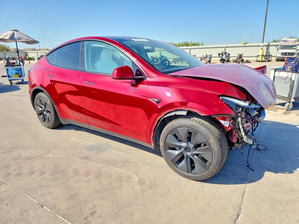 2024 TESLA MODEL Y 4
