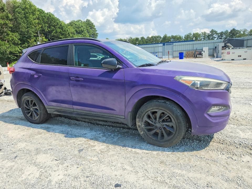 2017 HYUNDAI TUCSON SE 4