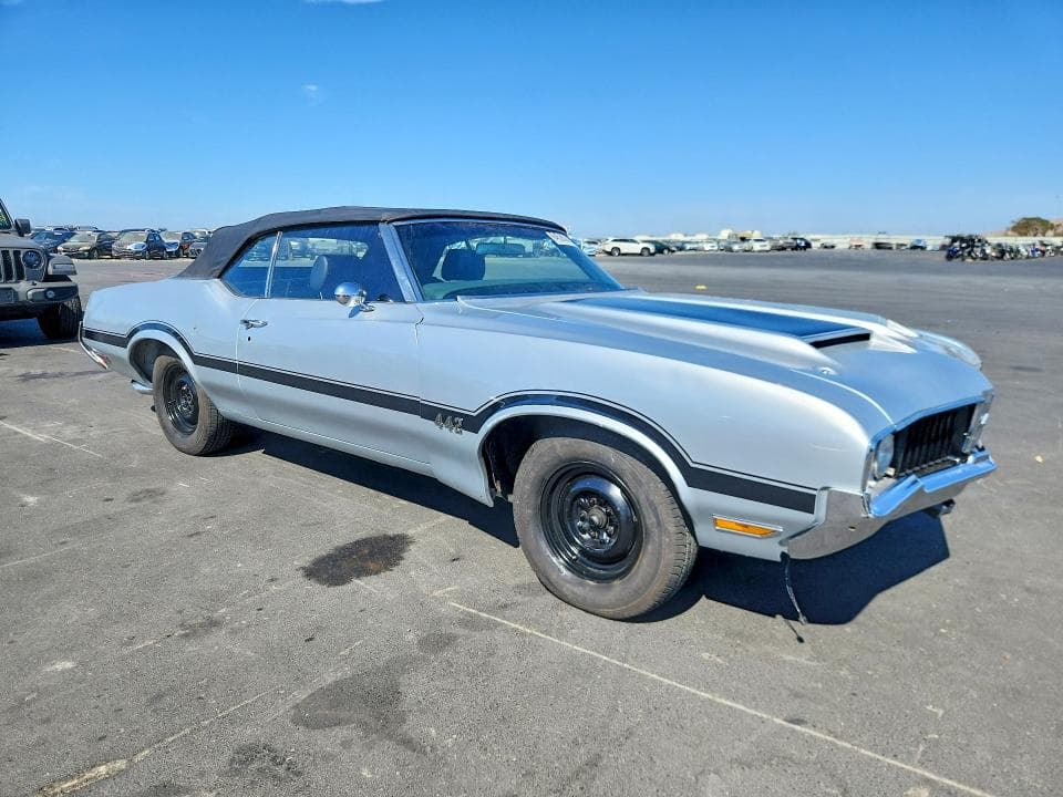 1970 OLDSMOBILE CUTLASS SP 4