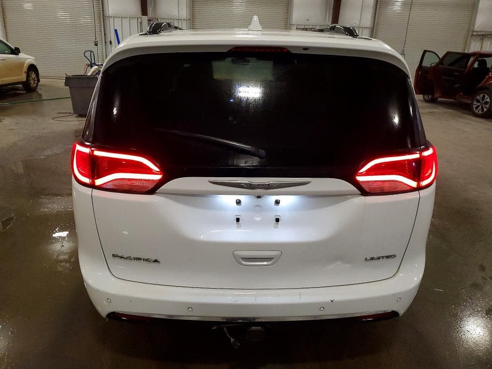 2017 CHRYSLER PACIFICA LIMITED 6