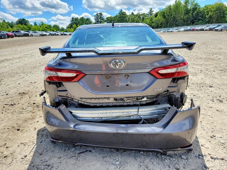 2018 TOYOTA CAMRY XSE 6