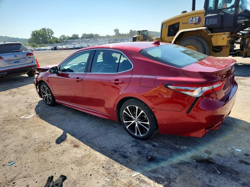 2019 TOYOTA CAMRY SE 2