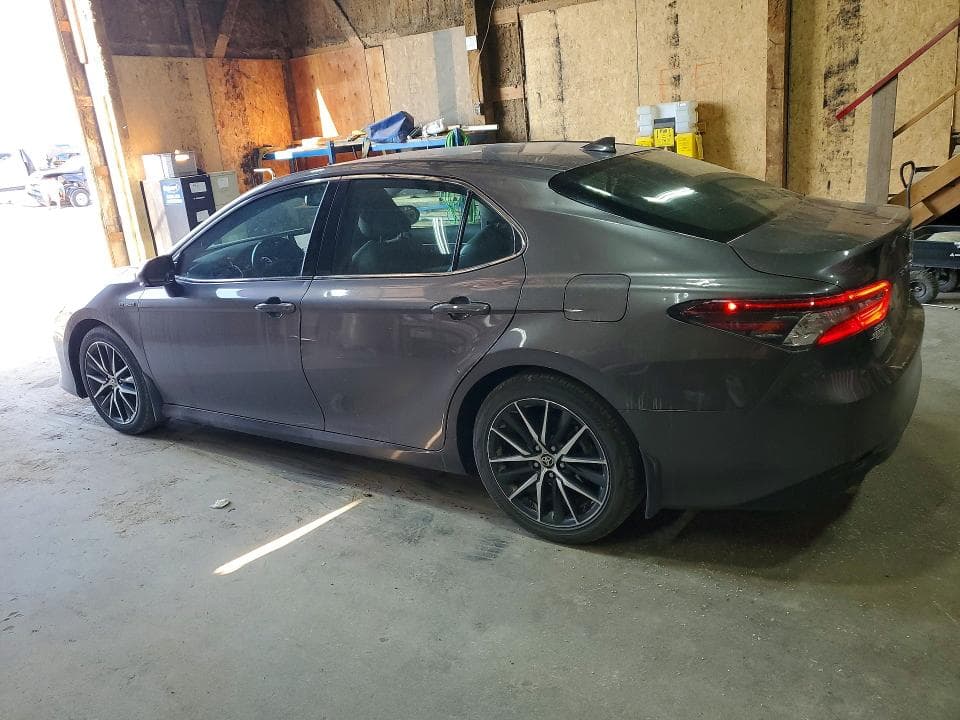 2021 TOYOTA CAMRY XLE 2