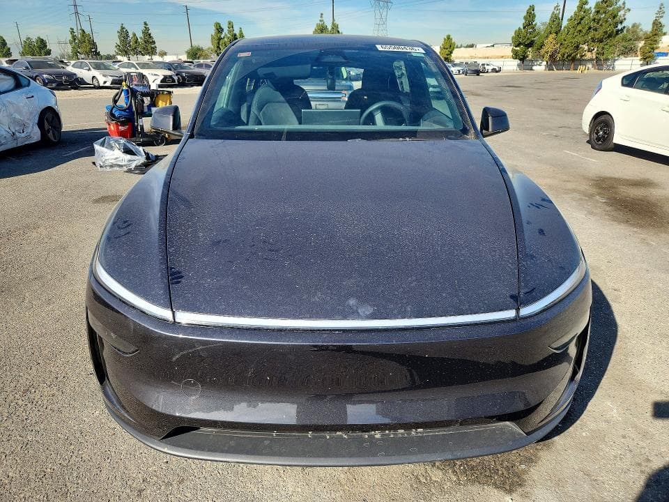 2026 TESLA MODEL Y 5
