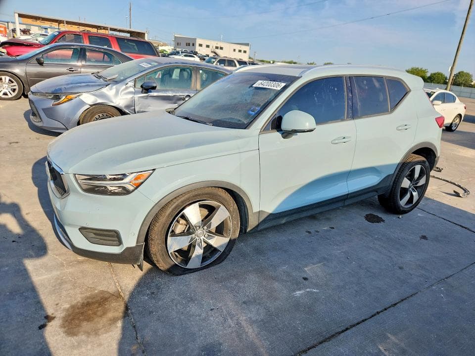 2019 VOLVO XC40 T5 MOMENTUM - 1