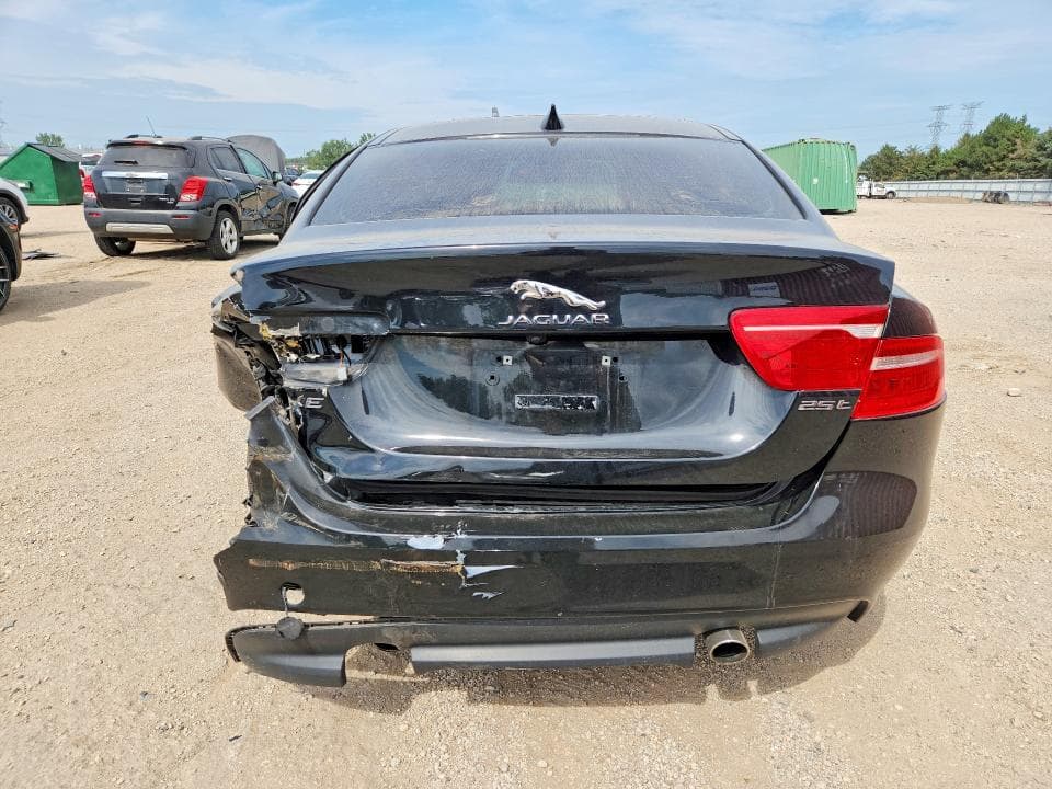 2017 JAGUAR XE 6