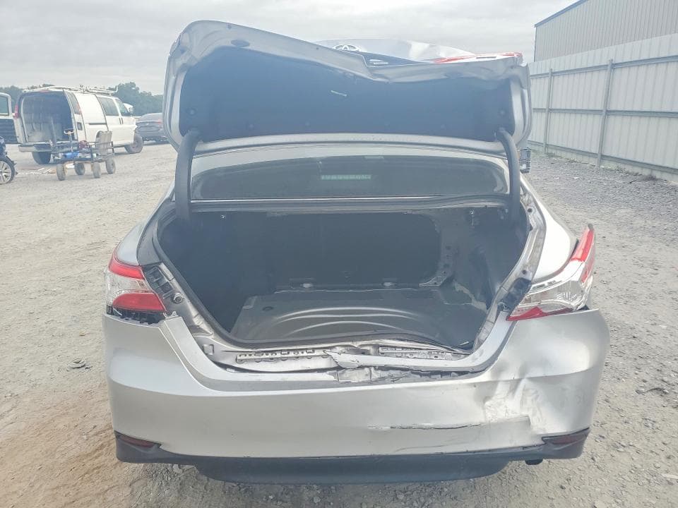 2018 TOYOTA CAMRY LE 6