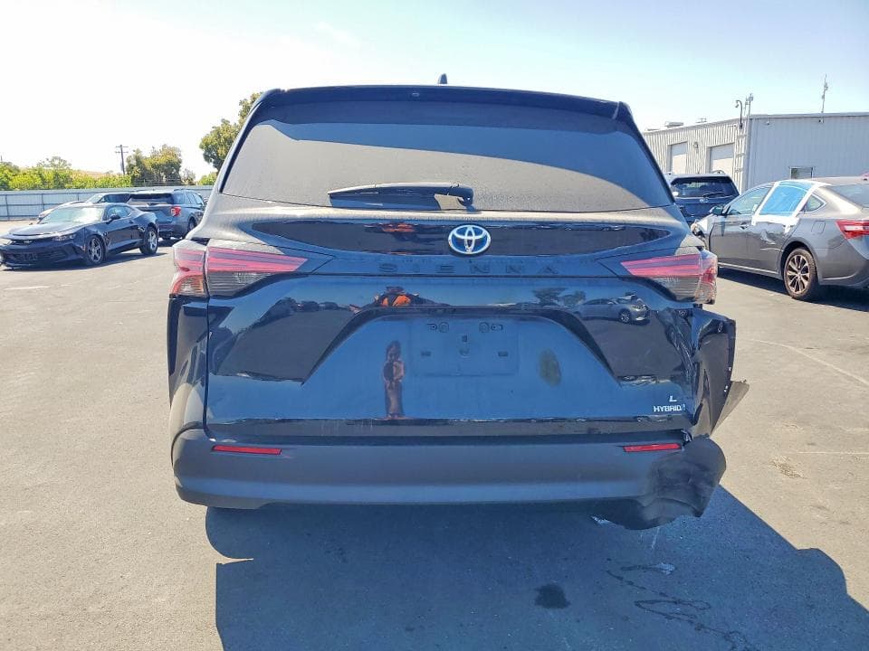 2021 TOYOTA SIENNA LE 6