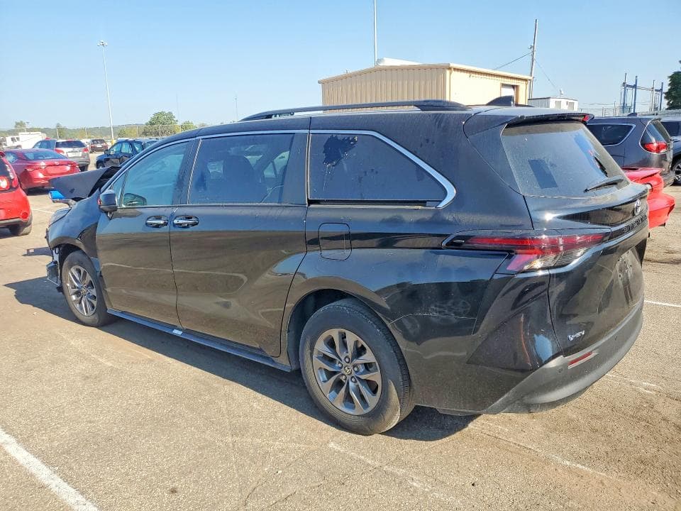 2026 TOYOTA SIENNA XLE 8-PASSENGER 2