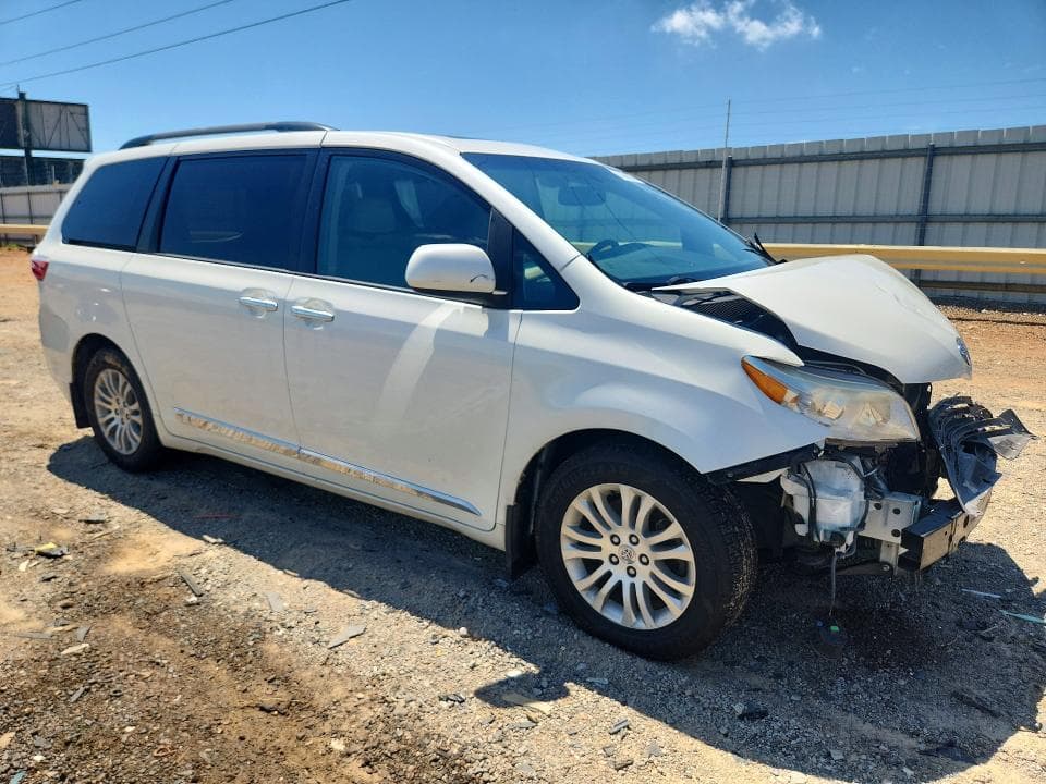 2017 TOYOTA SIENNA XLE PREMIUM 8-PASSENGER 4