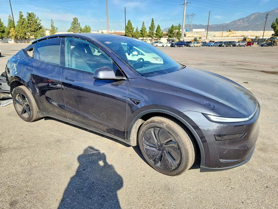 2026 TESLA MODEL Y 4