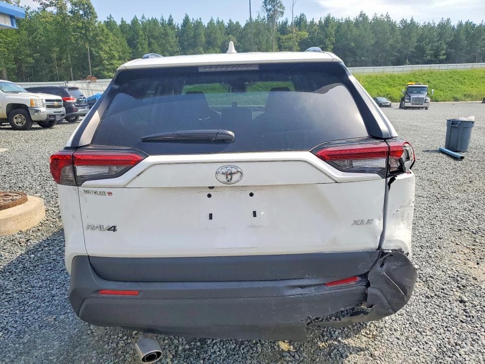 2025 TOYOTA RAV4 XLE 6