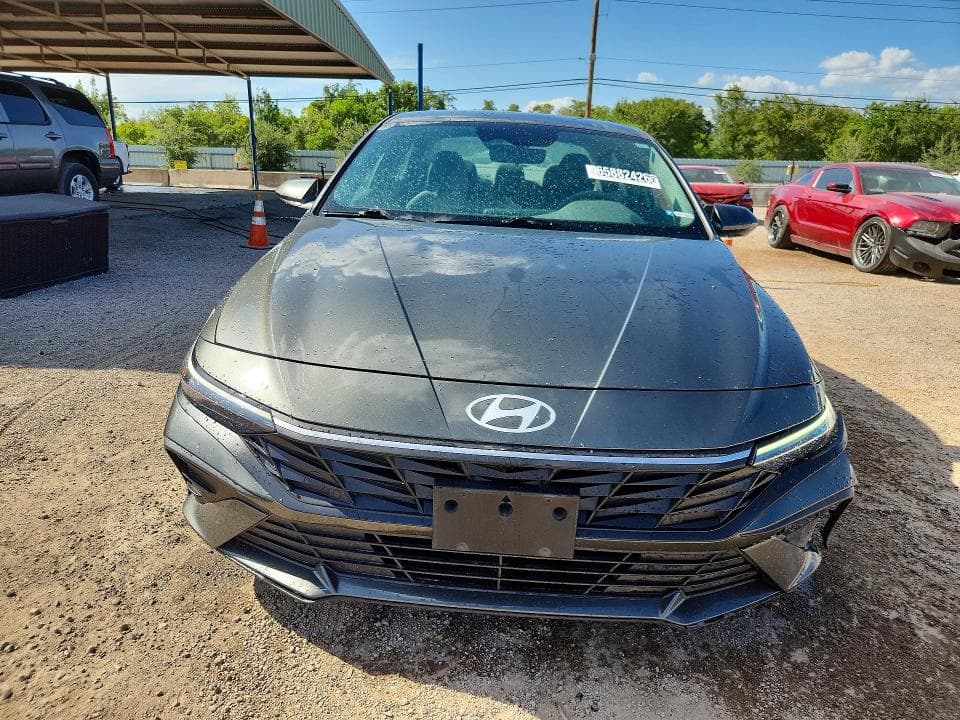 2024 HYUNDAI ELANTRA SE 5