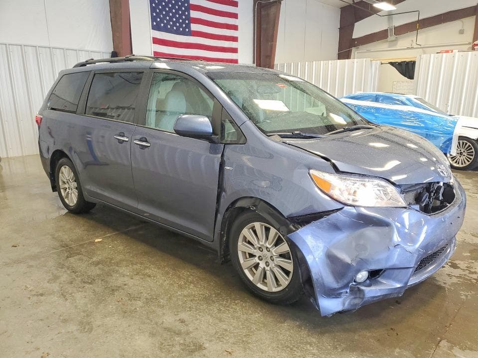 2017 TOYOTA SIENNA XLE 7-PASSENGER 4