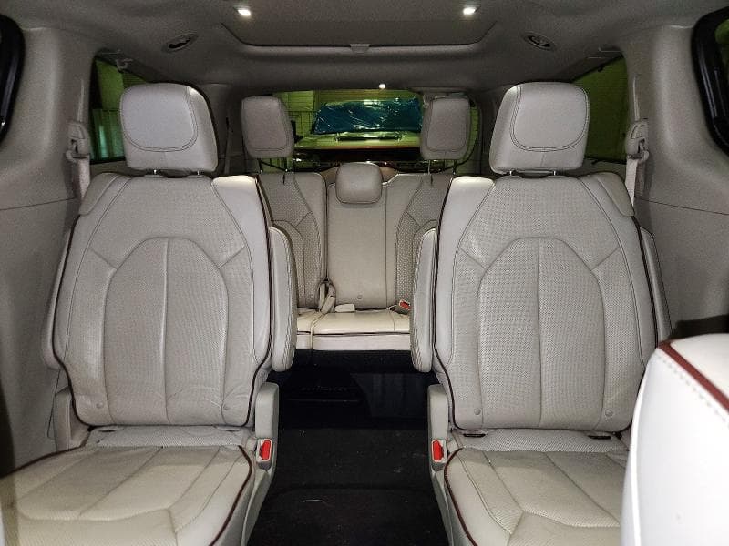 2017 CHRYSLER PACIFICA LIMITED 10