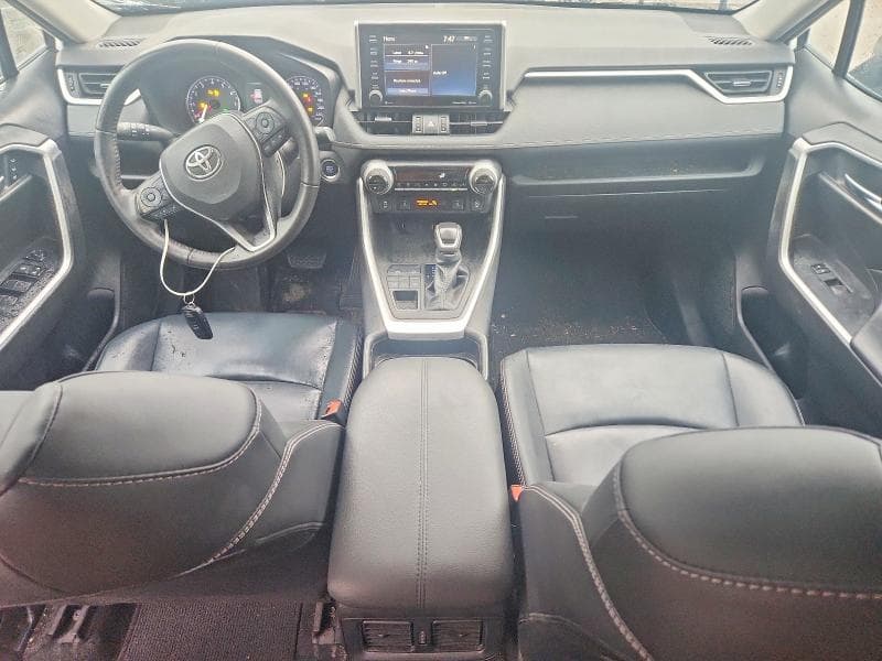 2021 TOYOTA RAV4 XLE 8