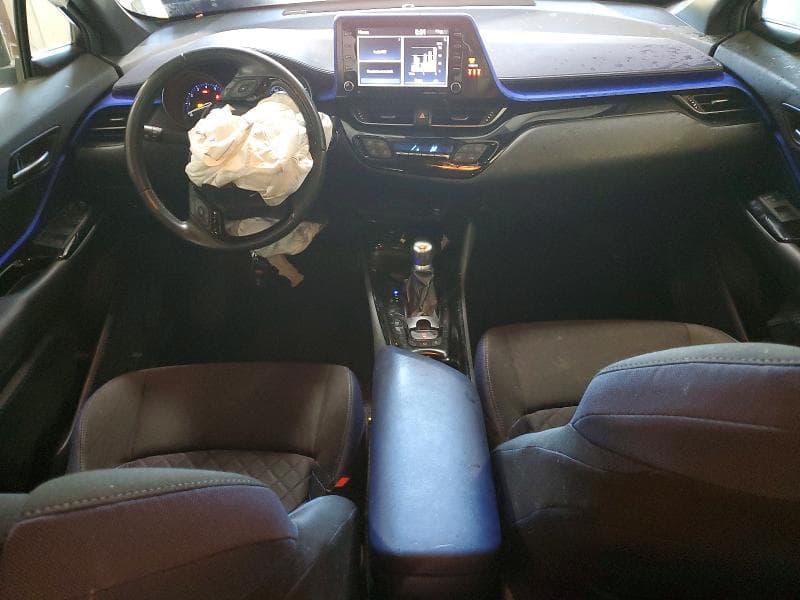 2020 TOYOTA C-HR XLE 8