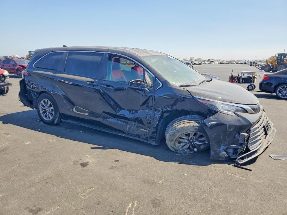 2021 TOYOTA SIENNA LE 4