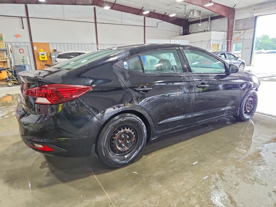 2019 HYUNDAI ELANTRA SE 3