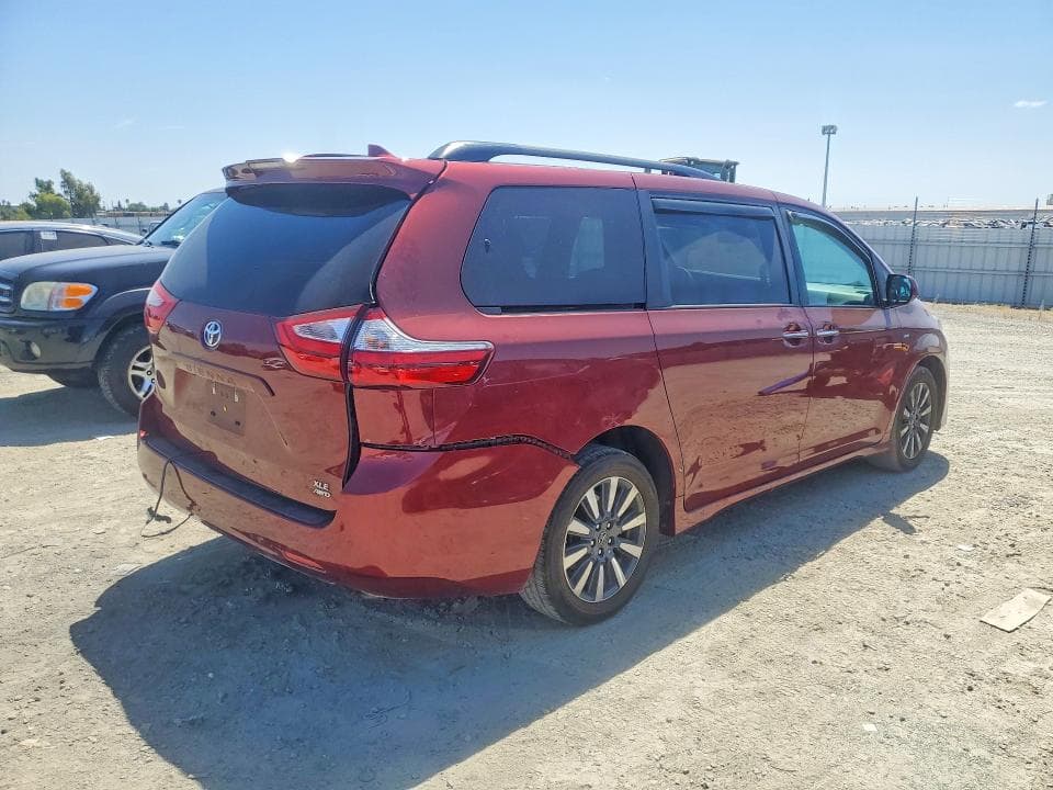 2018 TOYOTA SIENNA XLE 7-PASSENGER 3