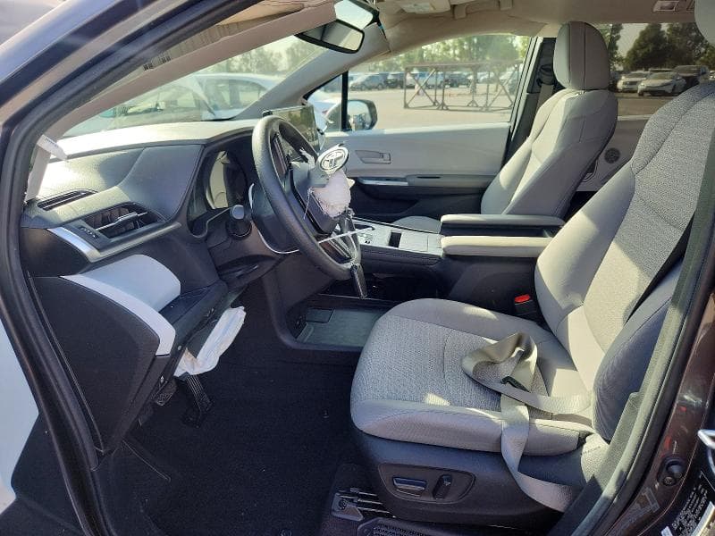 2025 TOYOTA SIENNA LE 7