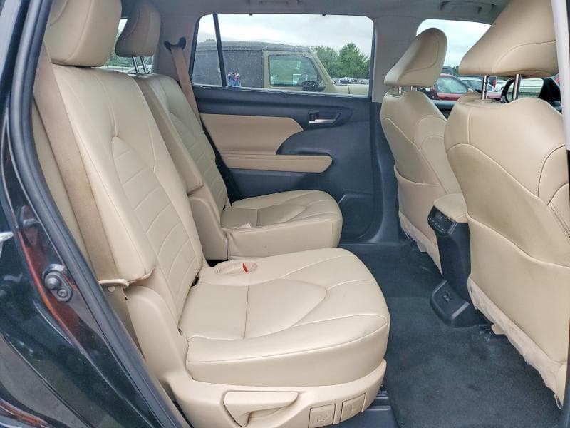 2023 TOYOTA HIGHLANDER XLE 11