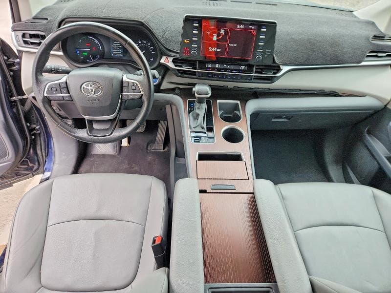 2024 TOYOTA SIENNA XLE 8