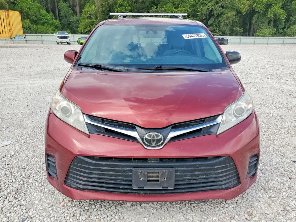 2018 TOYOTA SIENNA LE 5
