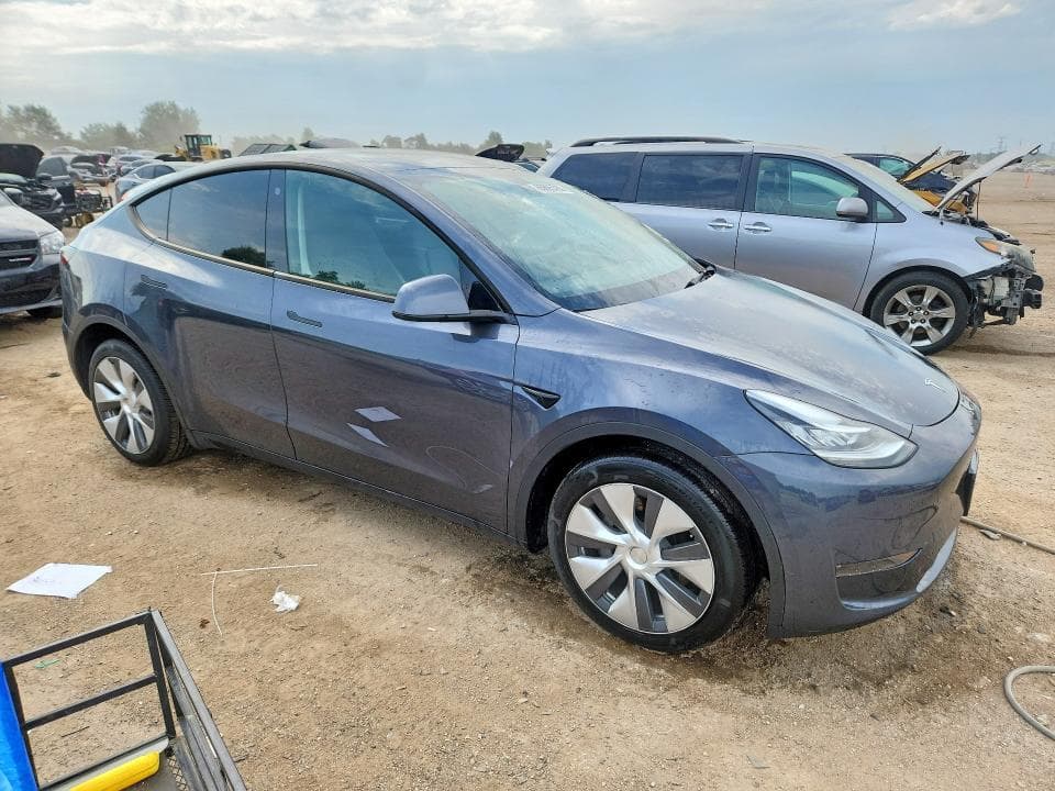 2023 TESLA MODEL Y 4