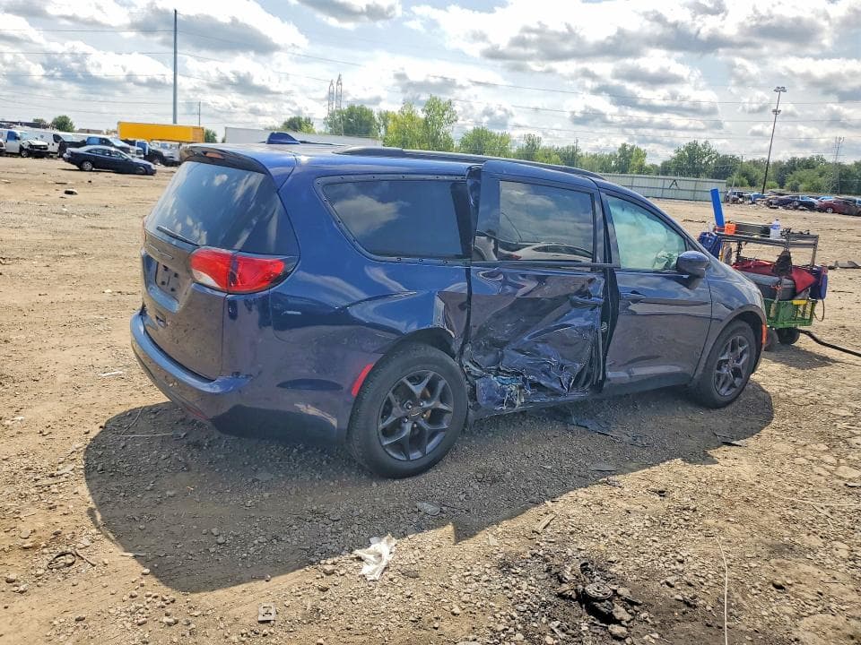 2019 CHRYSLER PACIFICA TOURING L 3