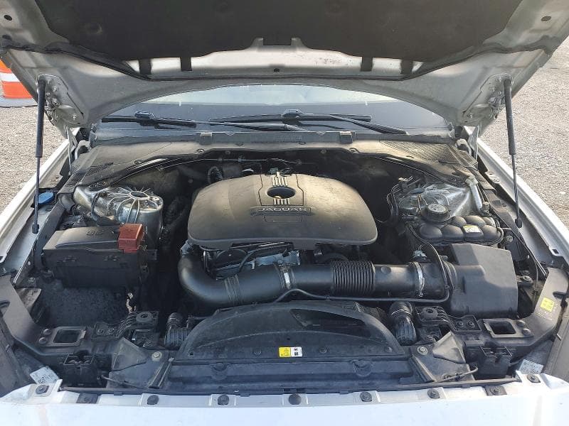 2017 JAGUAR XE PREMIUM 11