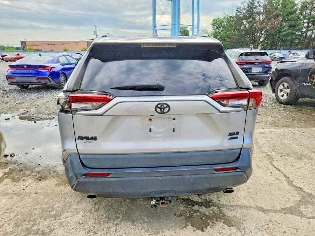 2019 TOYOTA RAV4 XLE 6