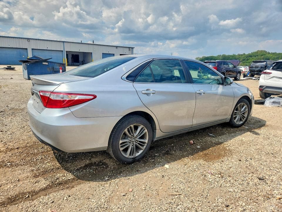 2017 TOYOTA CAMRY SE 3