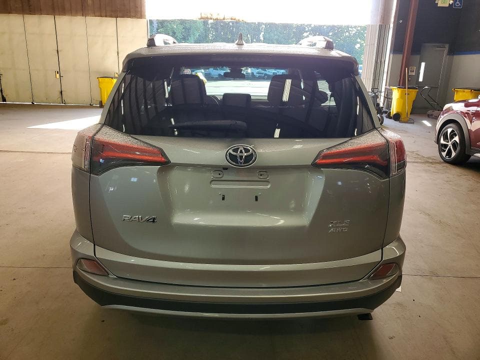 2018 TOYOTA RAV4 XLE 6