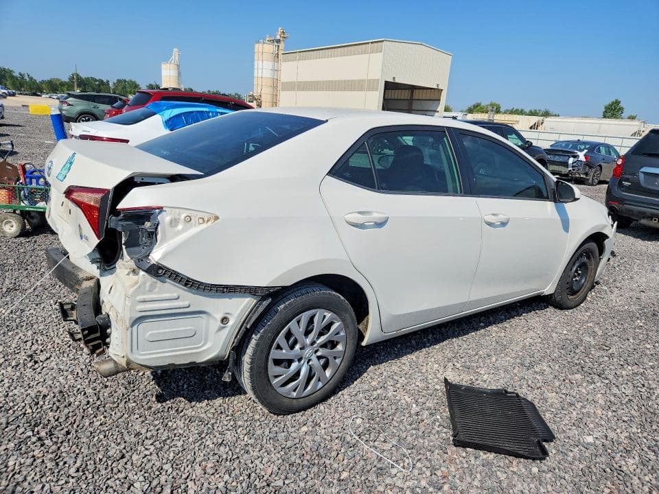 2018 TOYOTA COROLLA LE 3