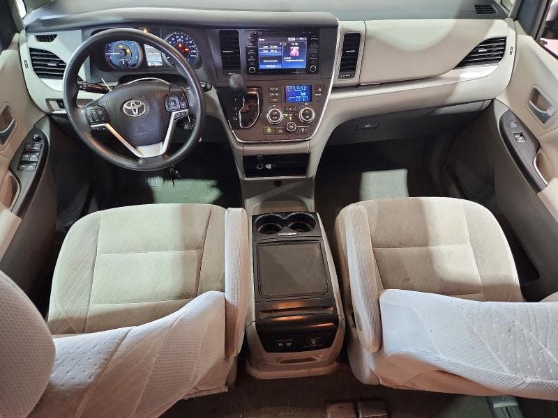 2018 TOYOTA SIENNA LE 8