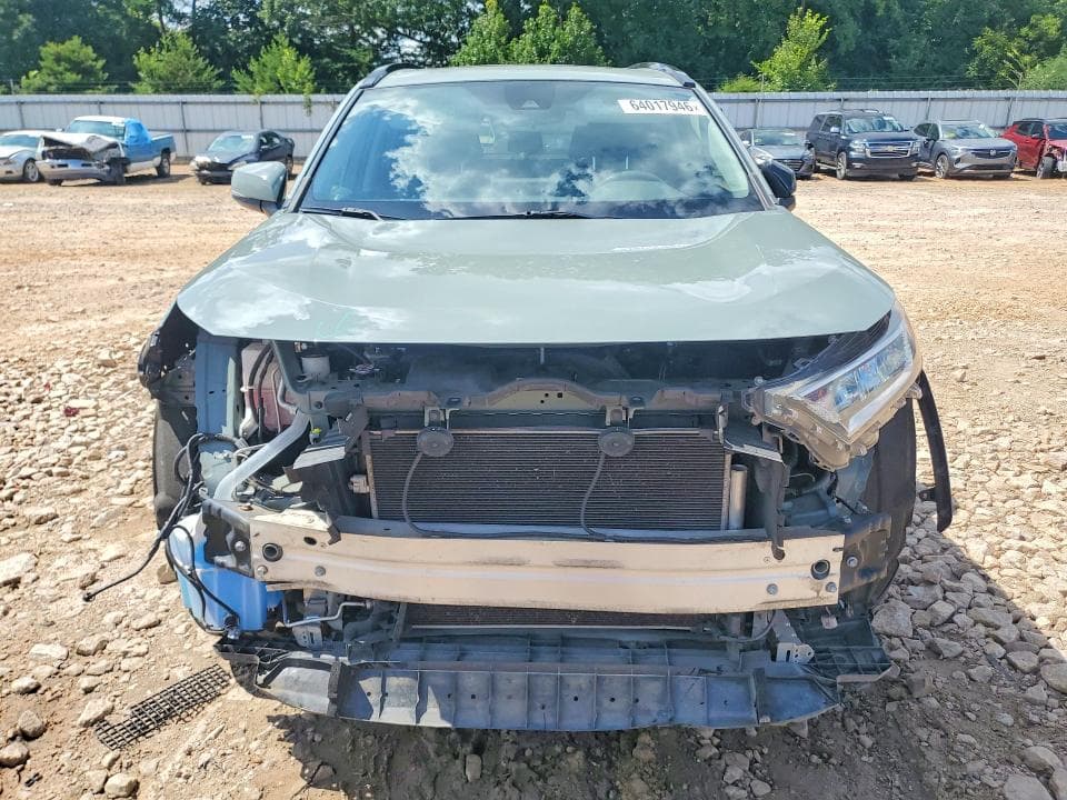 2019 TOYOTA RAV4 XLE 5