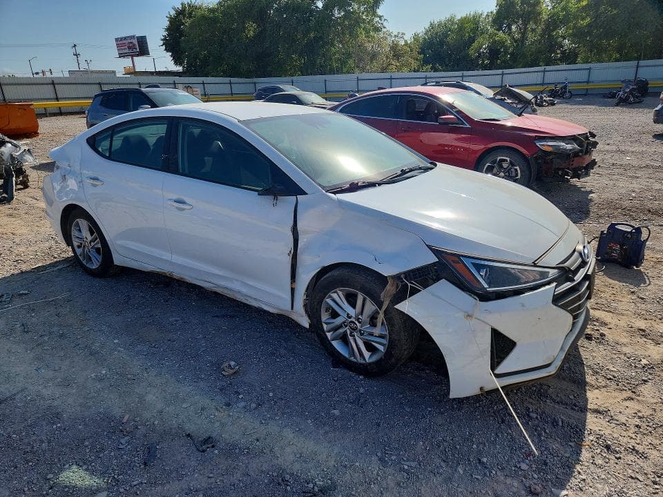 2020 HYUNDAI ELANTRA SEL 4