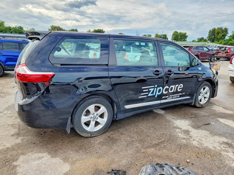 2018 TOYOTA SIENNA L 3