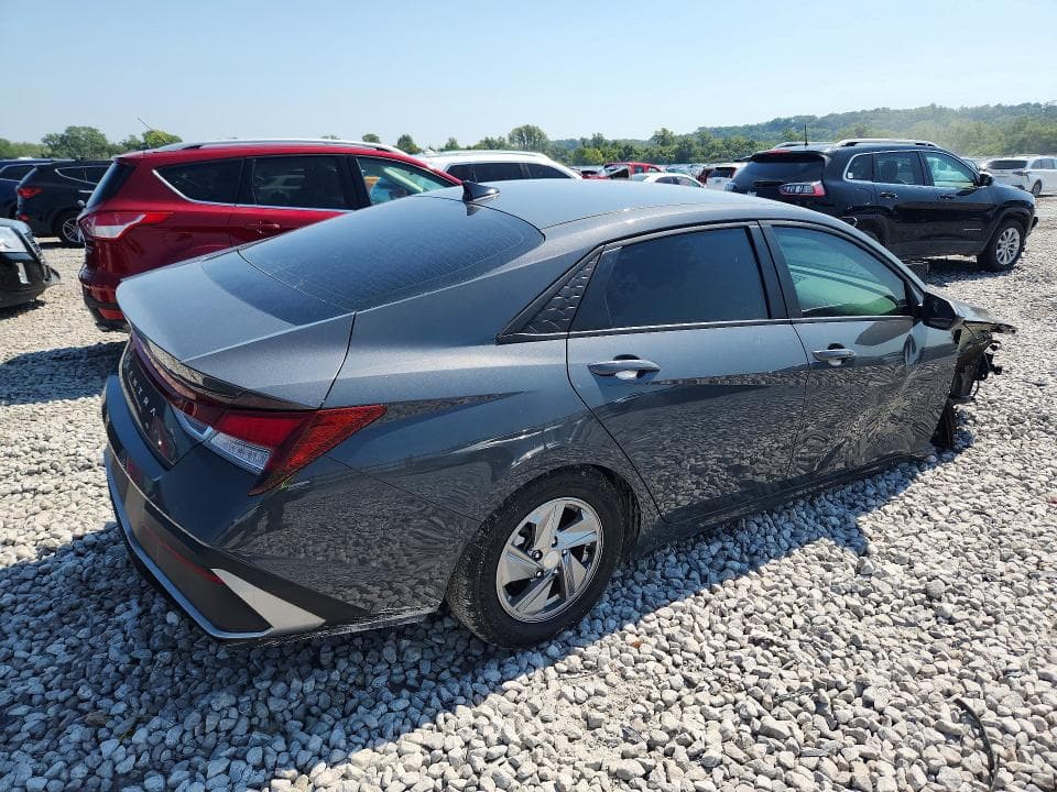 2024 HYUNDAI ELANTRA SE 3