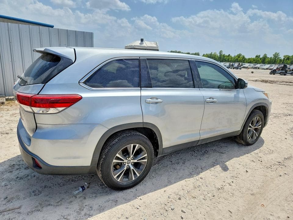 2019 TOYOTA HIGHLANDER LE 3