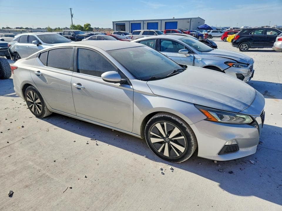 2022 NISSAN ALTIMA SV 4
