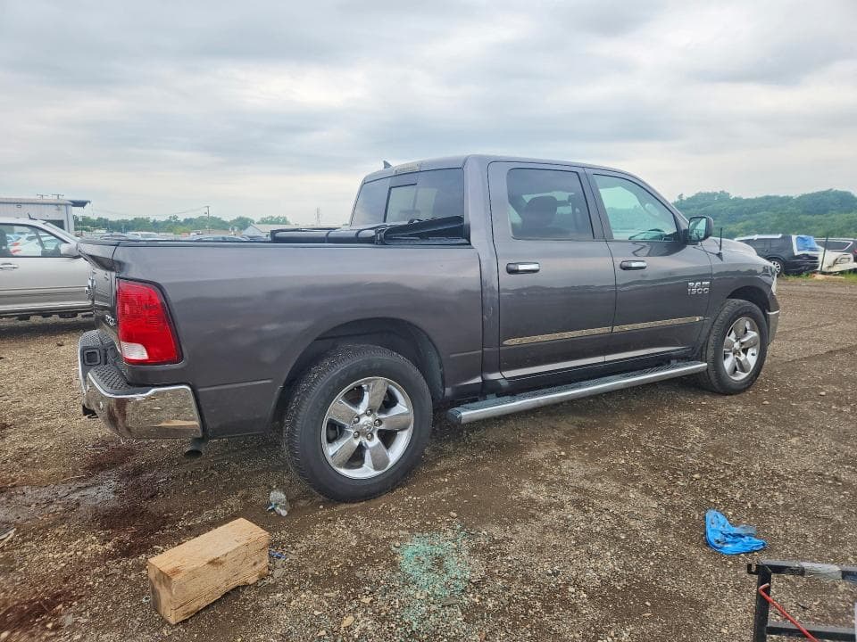 2017 RAM 1500 SLT 3