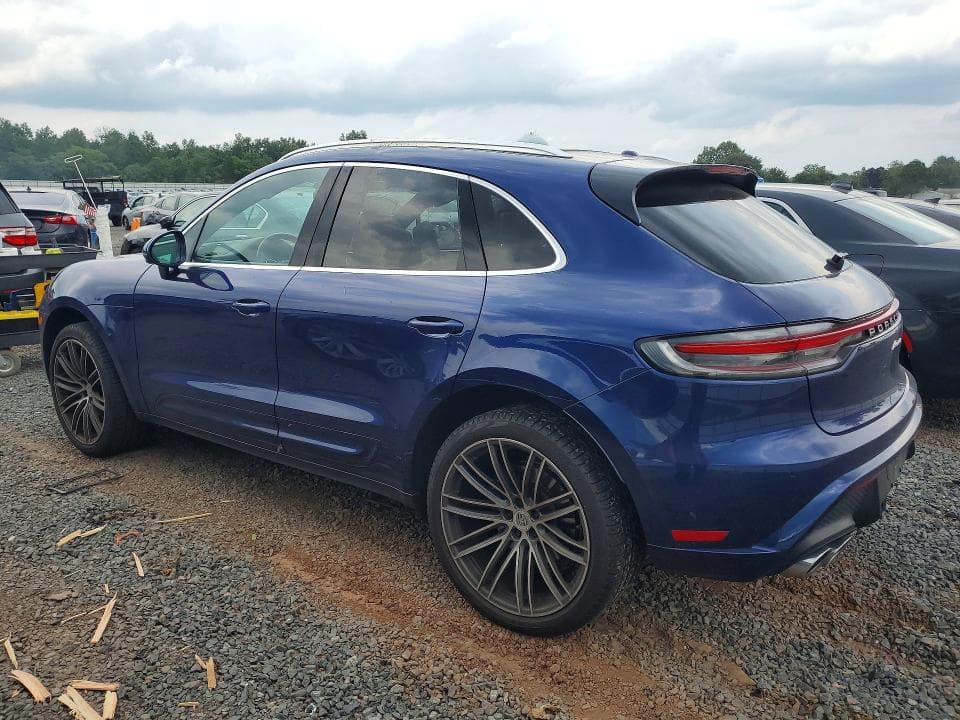 2024 PORSCHE MACAN BASE 2