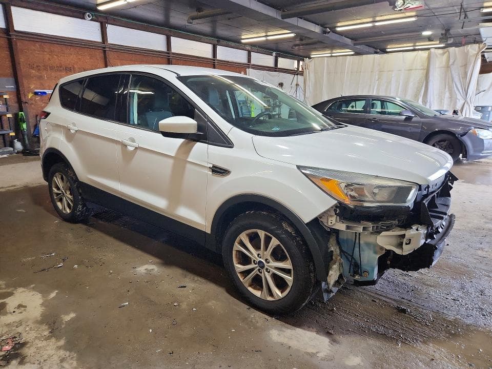 2017 FORD ESCAPE SE 4