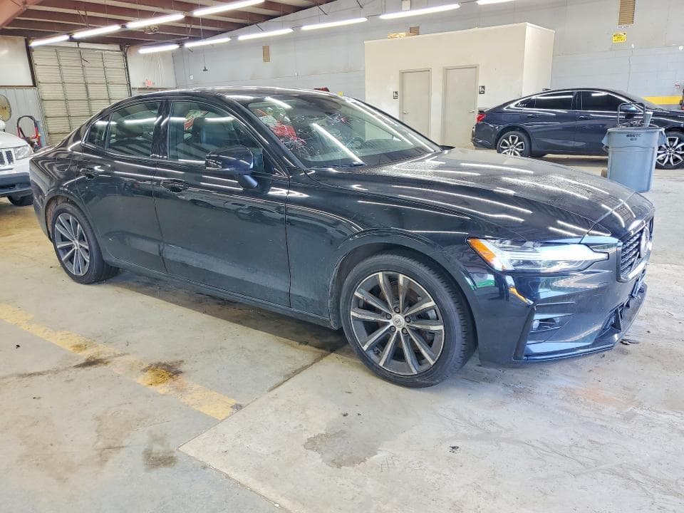 2022 VOLVO S60 B5 MOMENTUM 4