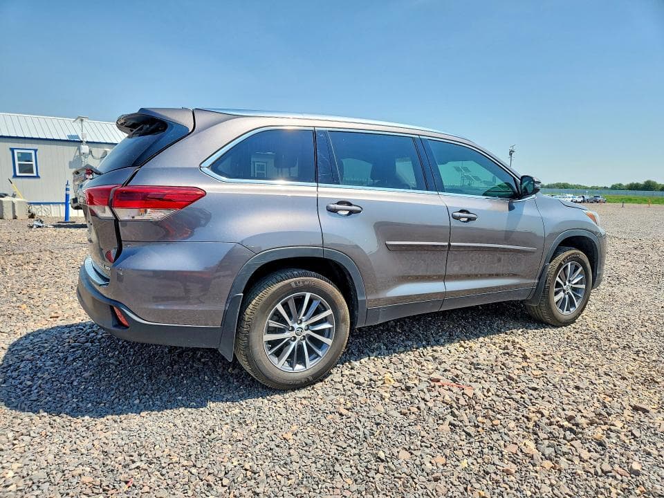 2019 TOYOTA HIGHLANDER XLE 3